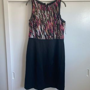 Sleeveless twofur dress with contrasting zipper